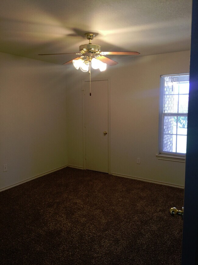 Building Photo - Duplex