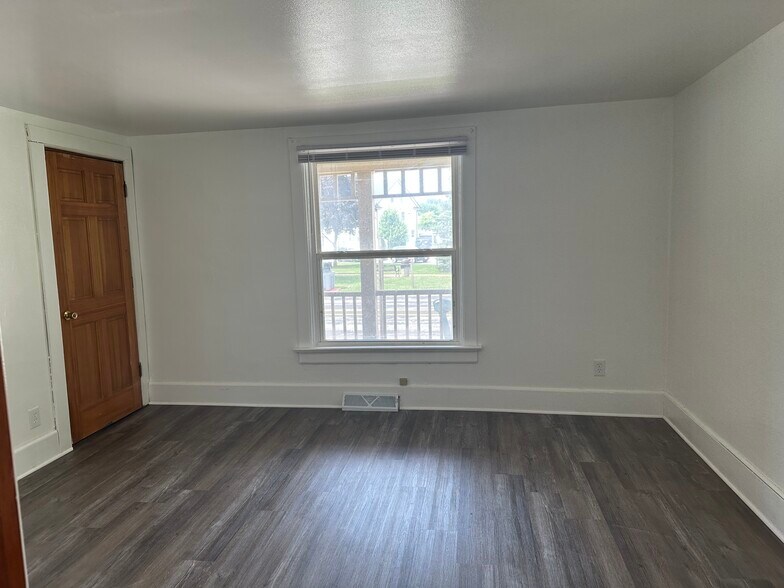 Living Room - 275 E Green Bay Ave