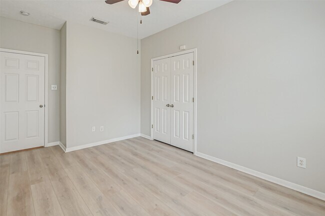 Building Photo - 717 Cedarwood Dr