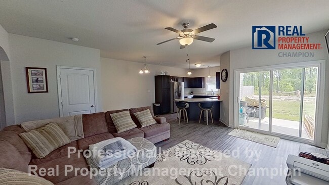 Building Photo - Fabulous Townhome with Open Floorplan