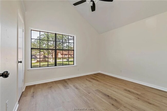 Building Photo - Take a look at this 3 bedroom 2 bath home