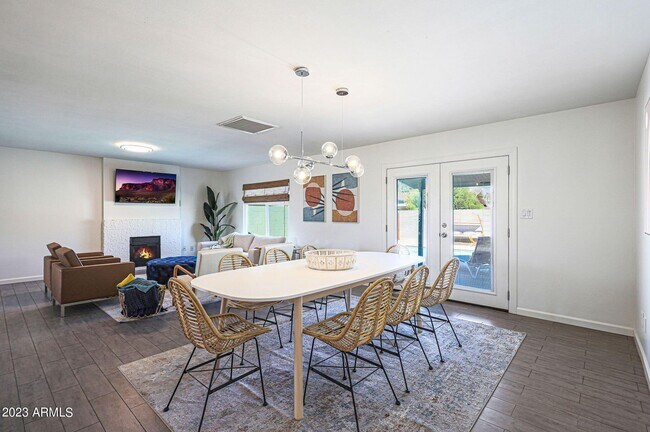 Building Photo - 421 Lila Cir