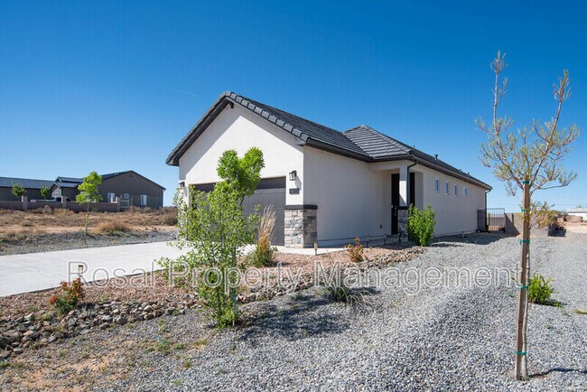 Building Photo - 933 Northern Blvd NE