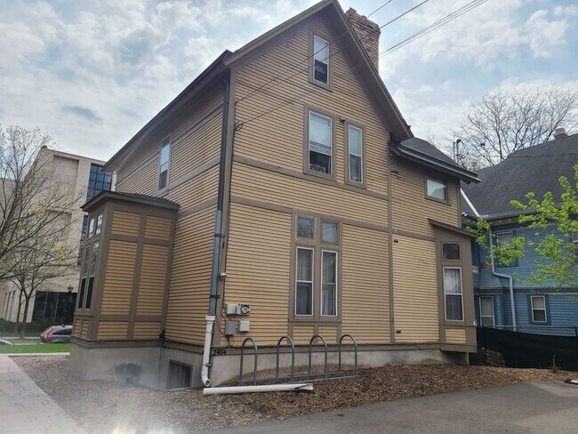 Building Photo - Studio Apartment Loft in historic Whittier neighborhood!