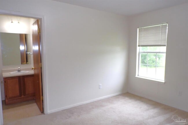 Building Photo - 509 Wood Crest Way