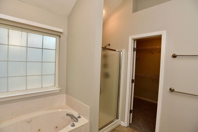 Building Photo - 121 Laurenburg Dr