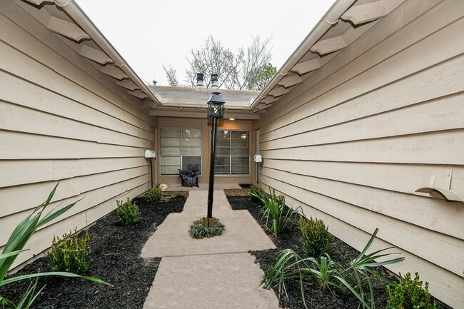 Building Photo - 5814 Fairdale Ln