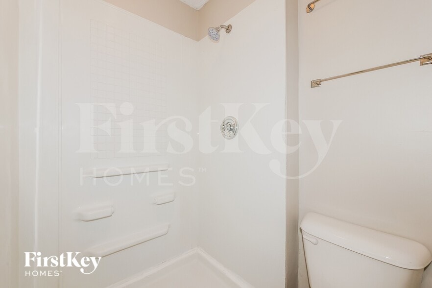 Building Photo - 5064 Parterra Ct