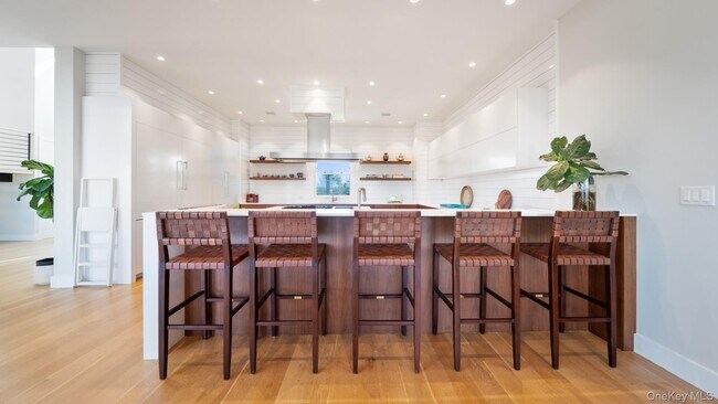 Building Photo - 102-192 Dune Rd