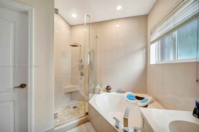 Building Photo - 10880 NW 58th Terrace