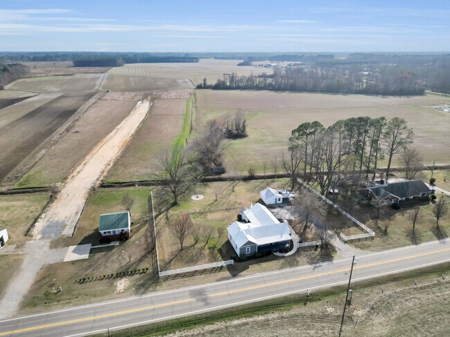 Building Photo - 801 NC-33