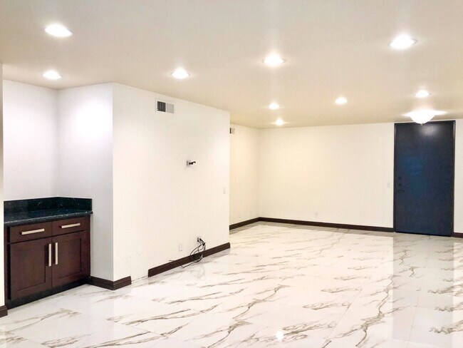Building Photo - 10751 Wilshire Blvd