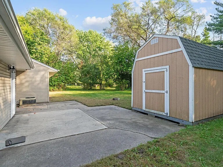 Building Photo - 609 82nd Ave N