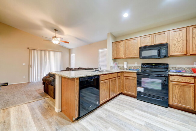 Building Photo - 41375 W Cahill Dr