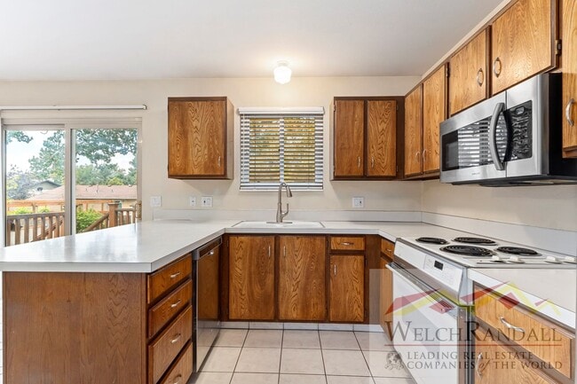 Building Photo - Cozy & Beautiful 4-Bed, 2-Bath Sandy Home ...