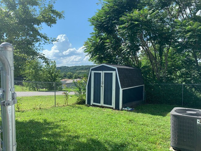 Building Photo - 3 Bedroom 1 Bath House