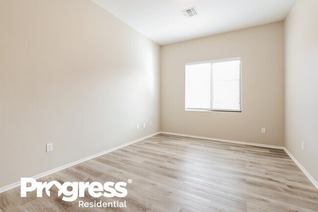 Building Photo - 420 S Blue River Loop