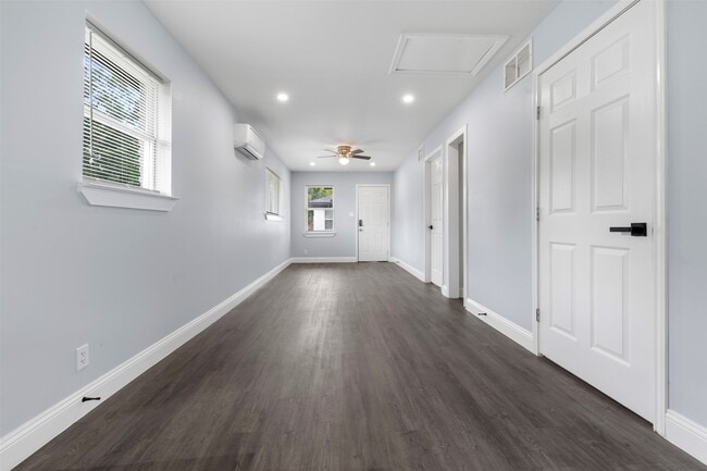 Building Photo - 4120 Linn St