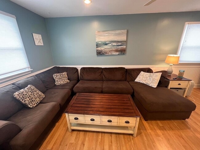 Building Photo - 406 N Dorset Ave