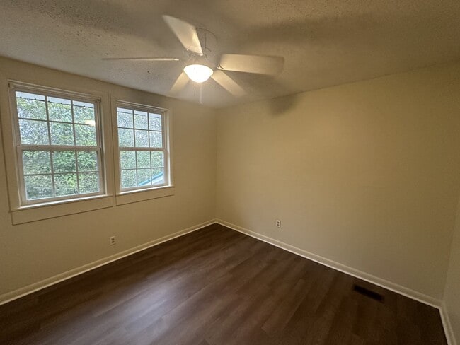 Building Photo - Apartment for Rent