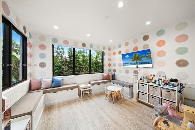 Building Photo - 710 S Shore Dr