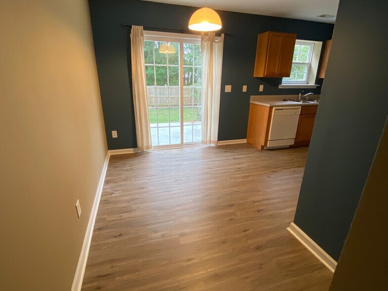 Building Photo - 381 Indian Branch Dr