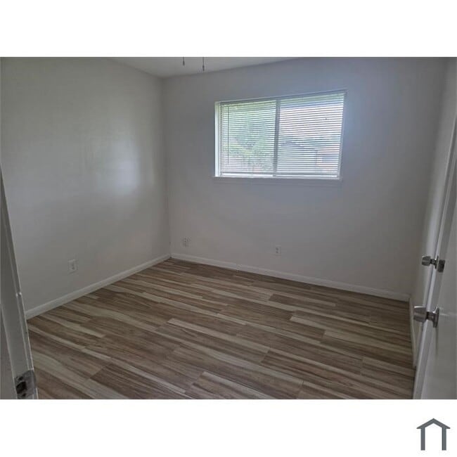 Building Photo - 8762 Mickleton Dr