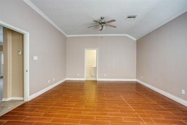 Building Photo - 9907 Valance Way