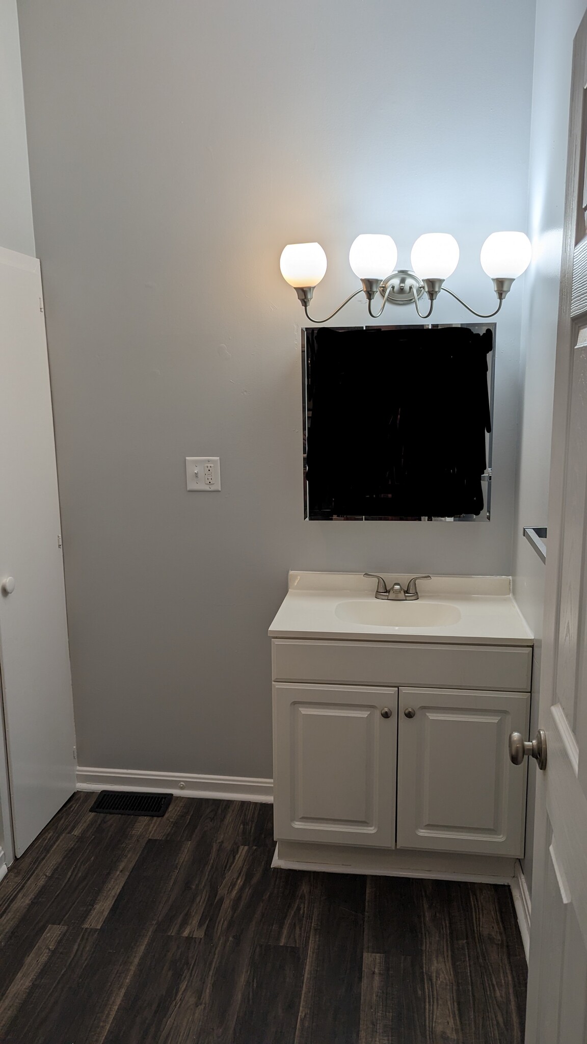 Bathroom - 929 N Randolph Ave