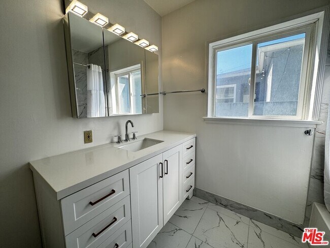 Building Photo - 1246 Edris Dr