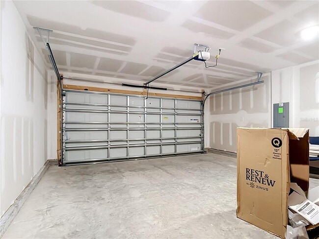 Building Photo - 2526 Aveeno Ave