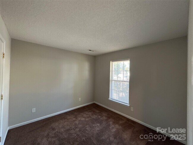 Building Photo - 3335 Alderknoll Ct