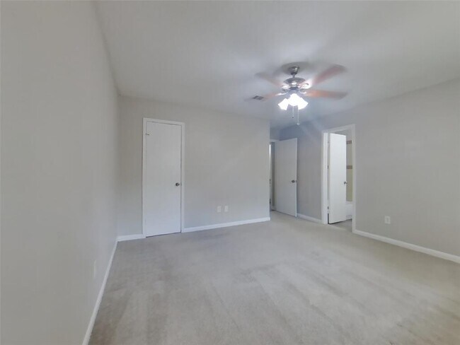 Building Photo - 22023 Singing Spurs Dr
