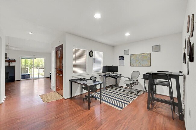 Building Photo - 11528 Riverview Dr