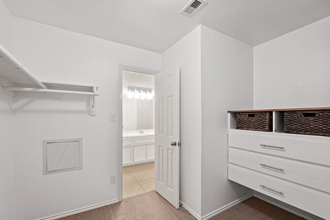 Building Photo - 5314 Schuler St