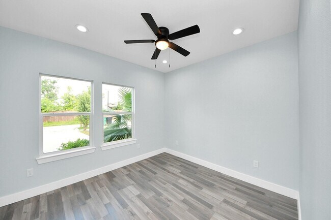 Building Photo - 7502 Sandle St