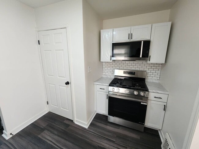 Building Photo - Charming 3-Bedroom Property in Prime Location