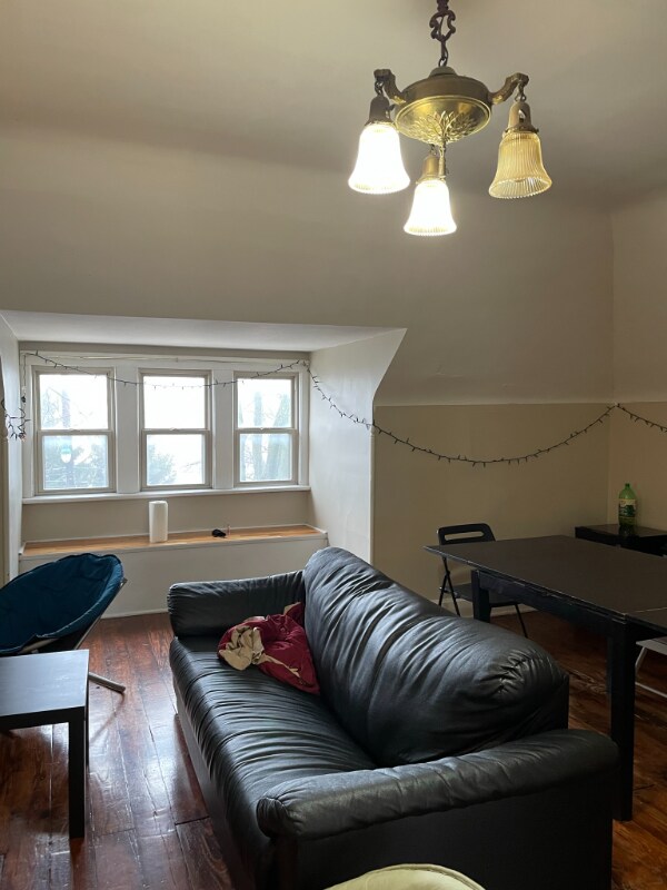 Building Photo - 462 King Ave