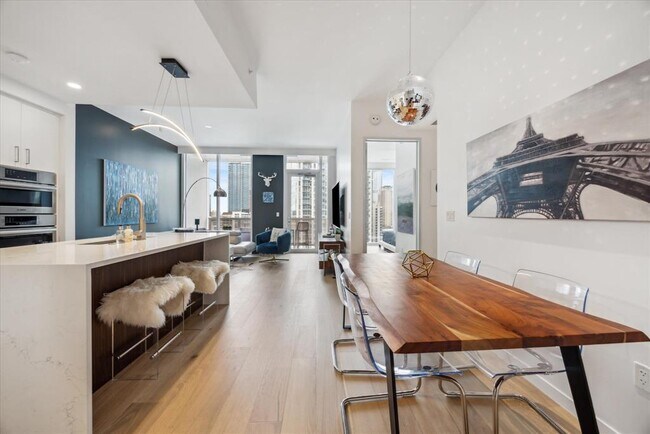 Primary Photo - 301 West Ave