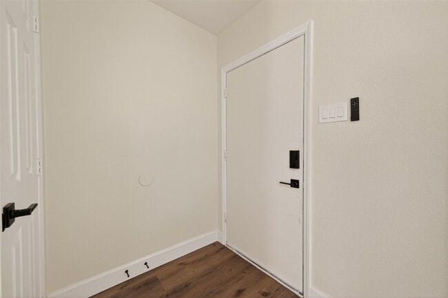 Building Photo - 7714 Renwick Dr