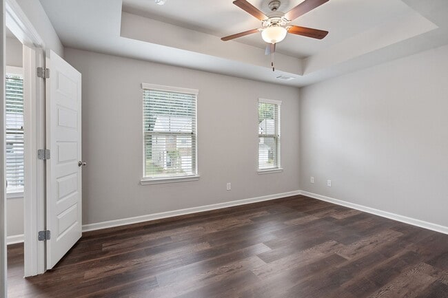 Building Photo - 4 bed / 2.5 bath in Gainesville! Retreat at Chicopee