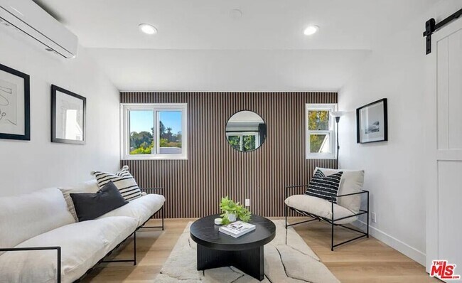 Building Photo - 418 N Bowling Green Way