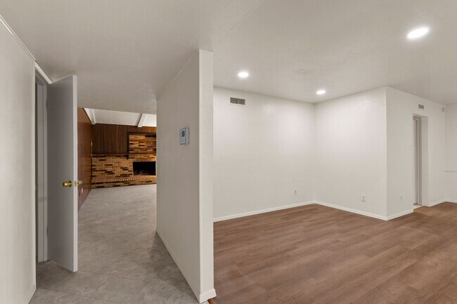 Building Photo - For Rent Newly Remodeled 3 Bed / 2 Bath Home