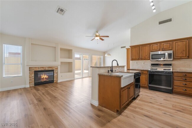 Building Photo - 8250 Fox Tail Way