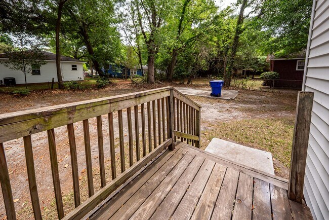 Building Photo - 3 Bedroom, 1 Bathroom Home in Dorchester Terrace - North Charleston
