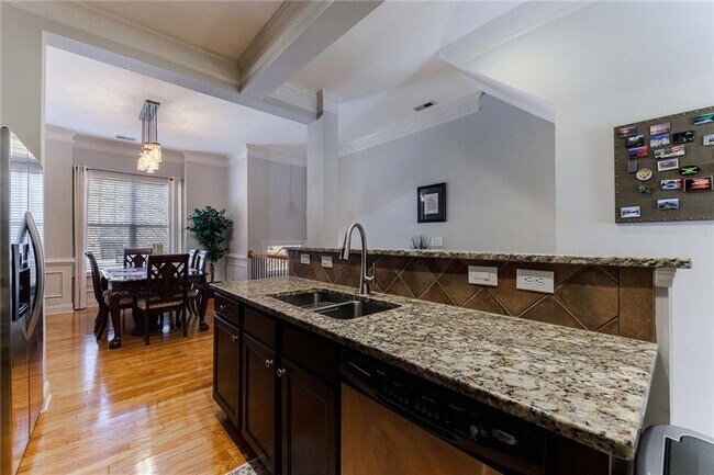 Building Photo - 2022 Cobblestone Cir NE