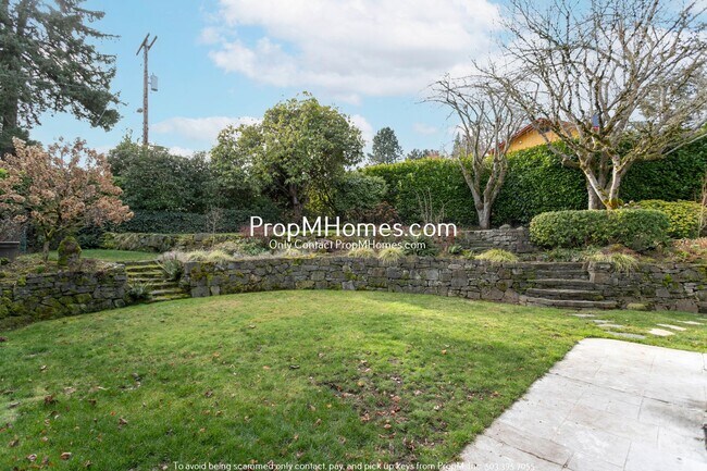 Building Photo - Timeless Updated Home in South Burlingame!...