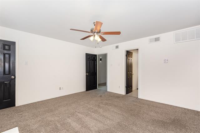 Building Photo - 8750 Park Ln