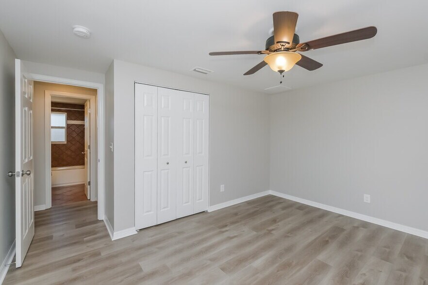 Building Photo - 4107 Canoga Park Dr