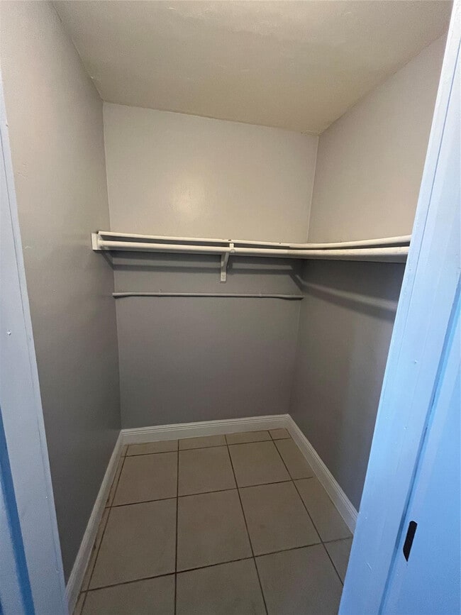 Building Photo - 1311 NE 18th St